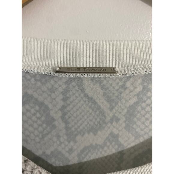 Elie Tahari top women’s size M snake print soft quiet luxury - Picture 2 of 5